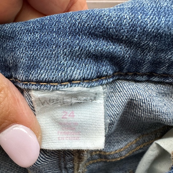 Embroidered jean skirt in size 24 - Picture 4 of 8